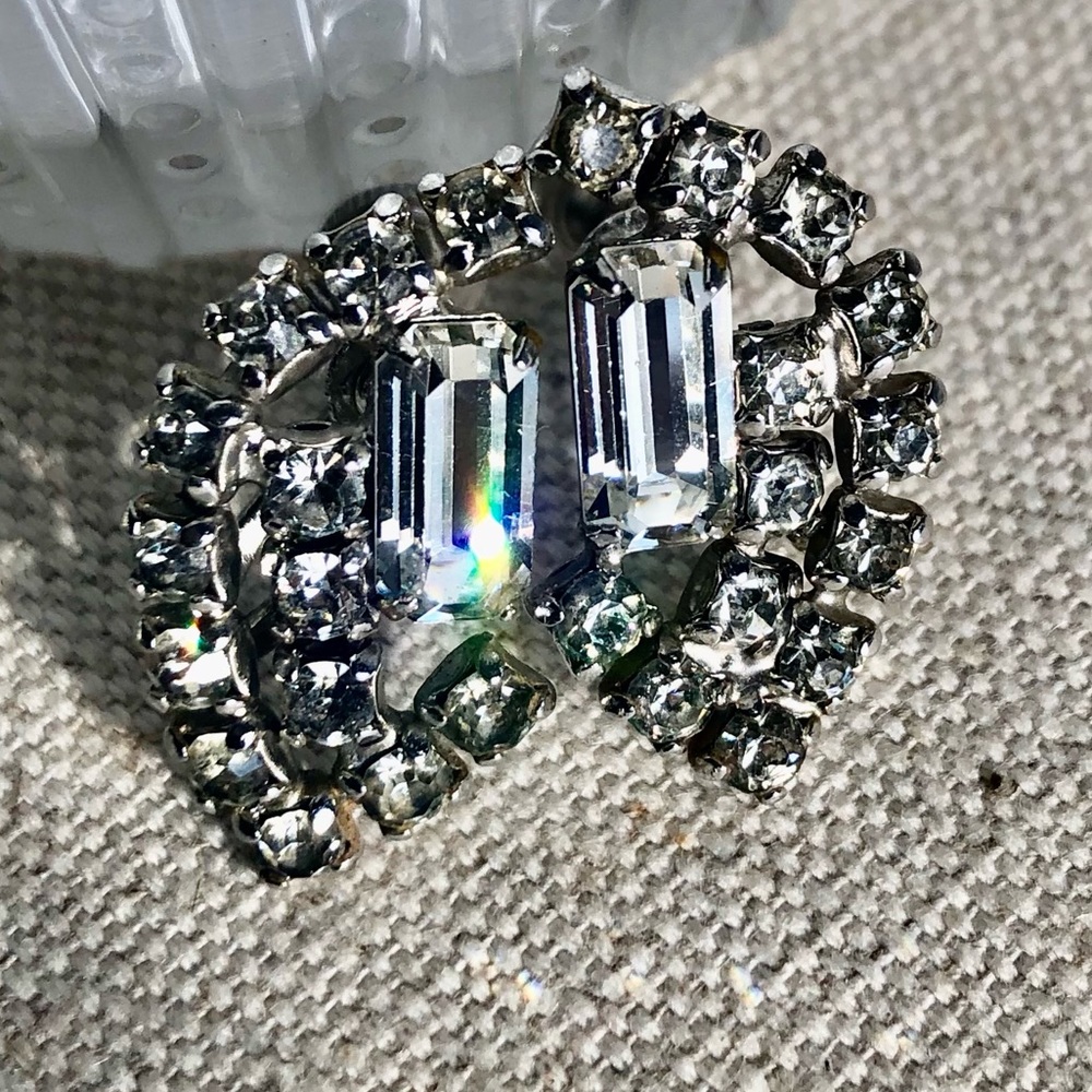 Rare vintage Duane rhinestone screw back earrings